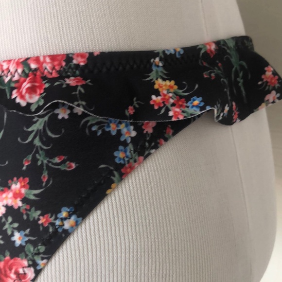 SMALL ROSES 🌹 BIKINI. - Picture 6 of 7